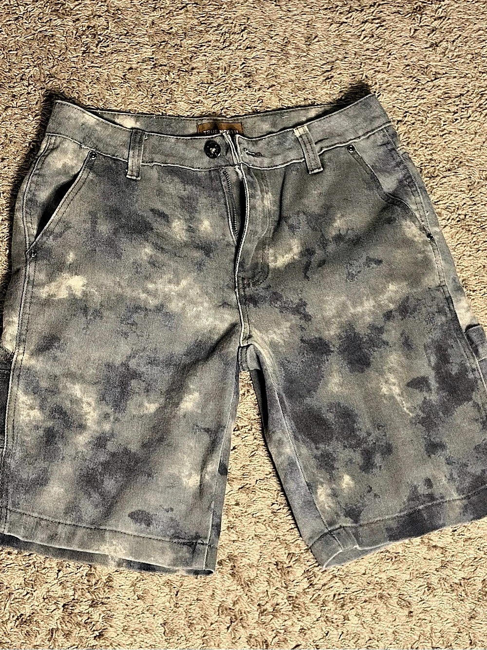 True North Men's Camo Cargo Shorts in Gray Like New